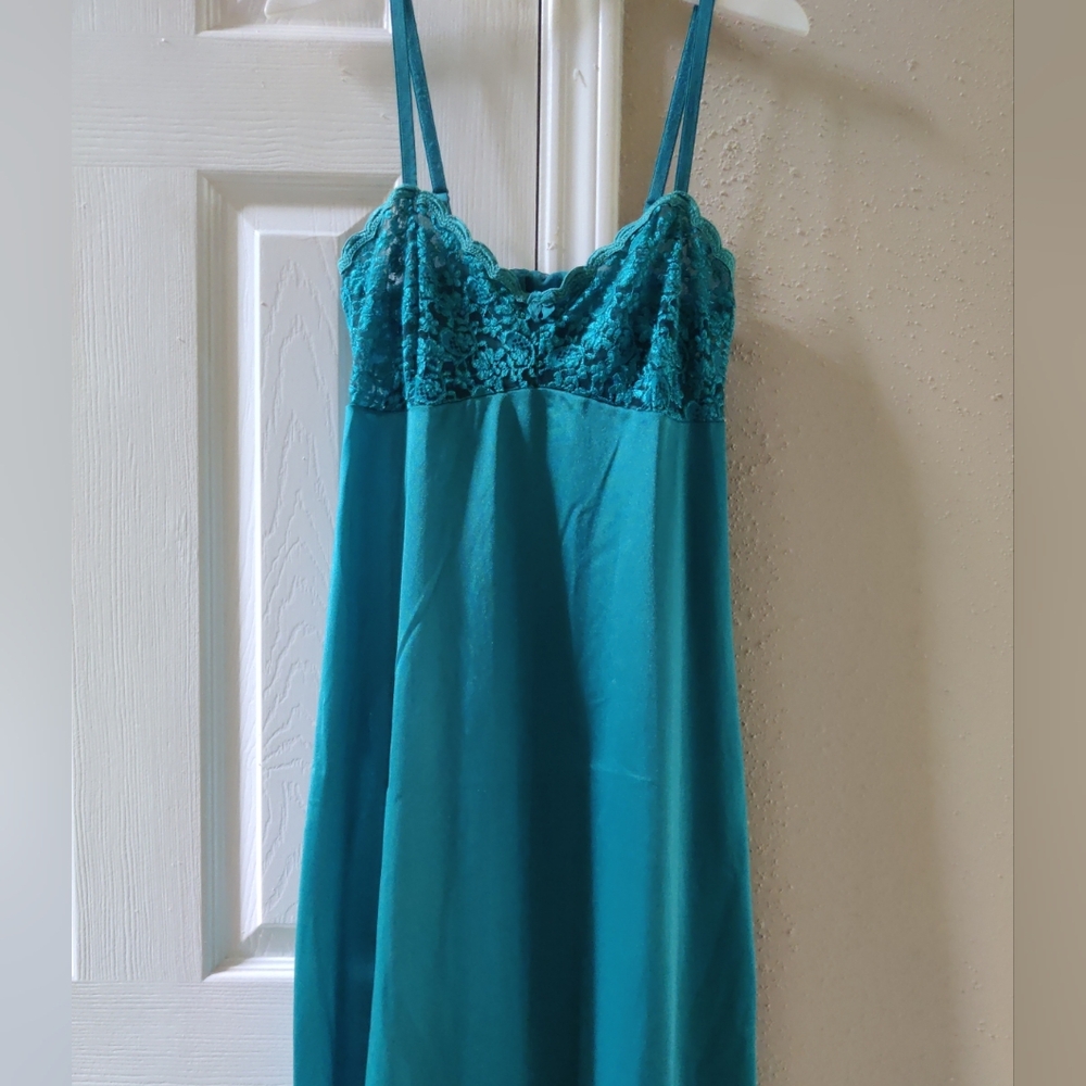Vintage 70s Olga Teal Full Sweep Floral Bodice Nightgown #92017  🩵🩵